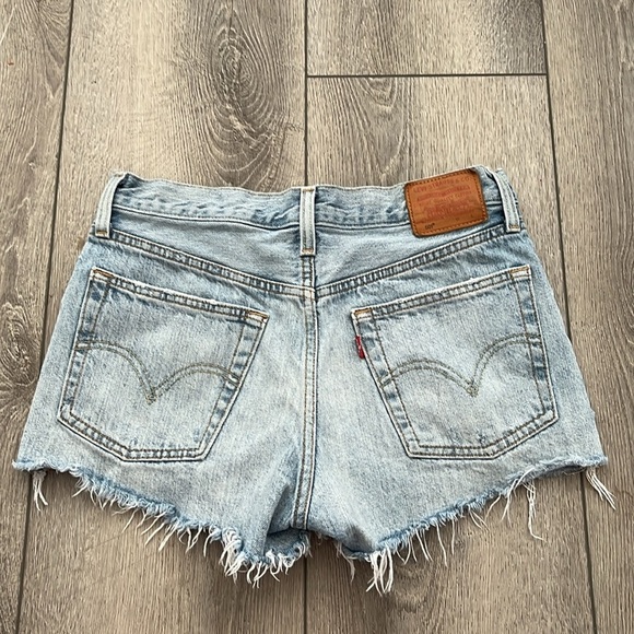 Levi’s 501 cut off denim shorts size 26 - Picture 2 of 7